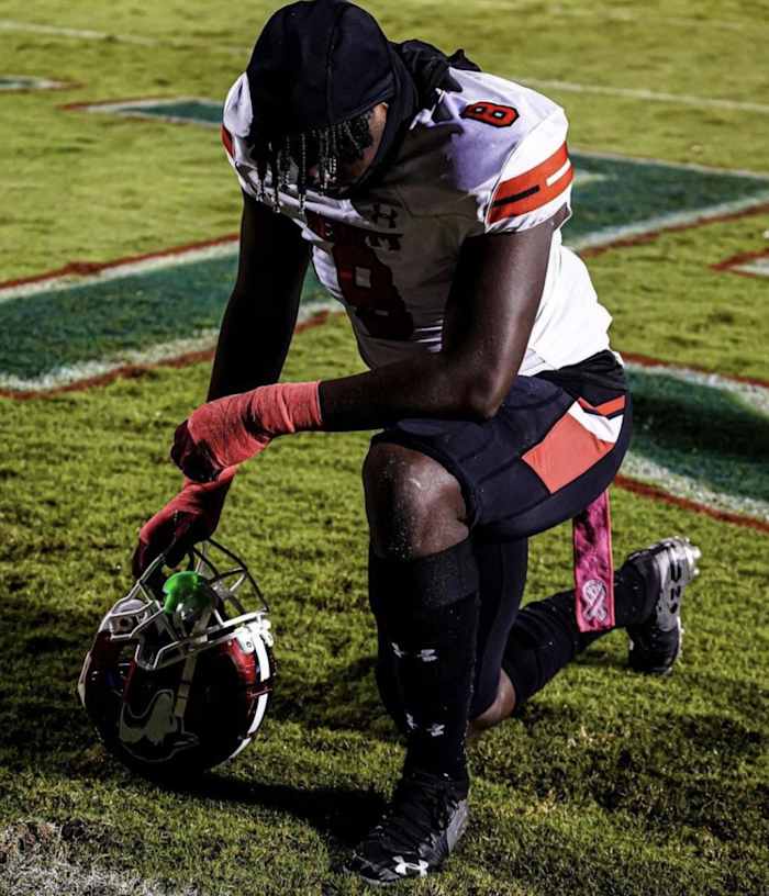 Class of 2023 defensive lineman Hunter Osborne